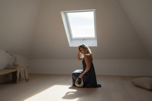 Alexandra-Vestido largo elegante de satén con cuello Halter y espalda descubierta para mujer, vestidos de fiesta sin mangas con cuello redondo y plisado holgado