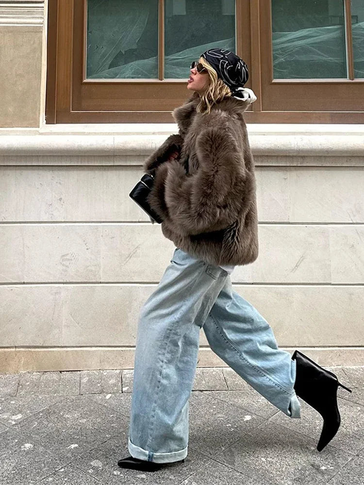 Lidia-Abrigo de piel sintética recortado de manga larga marrón para mujer