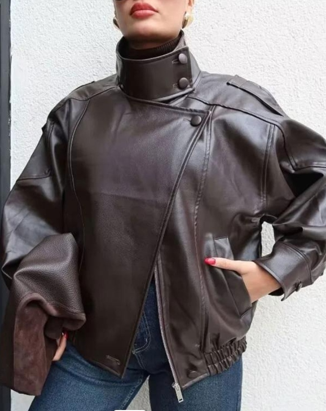 Carla-Chaqueta urbana de moda confeccionada en piel sintética: informal y fácil de combinar.